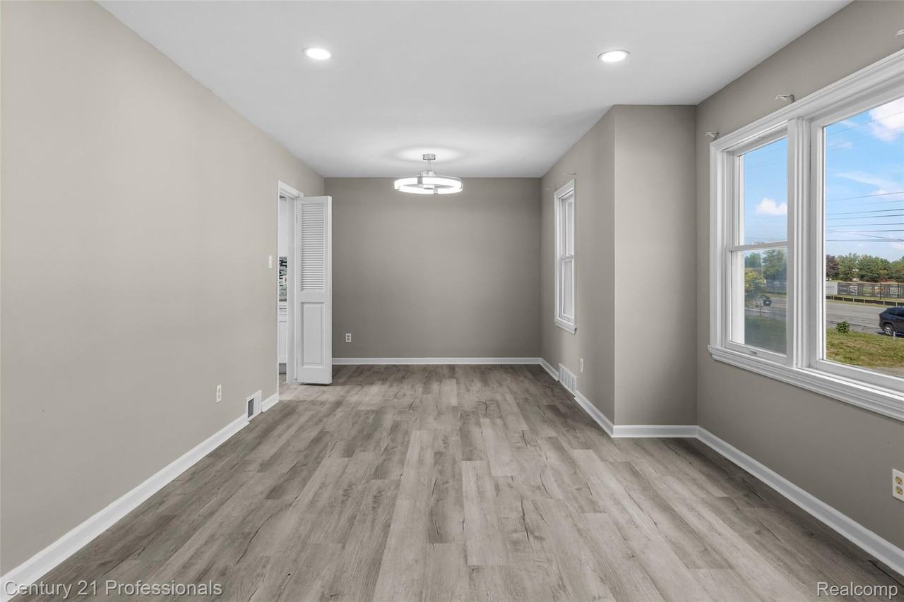 3621 Livernois Rd - Photo 5 of 32