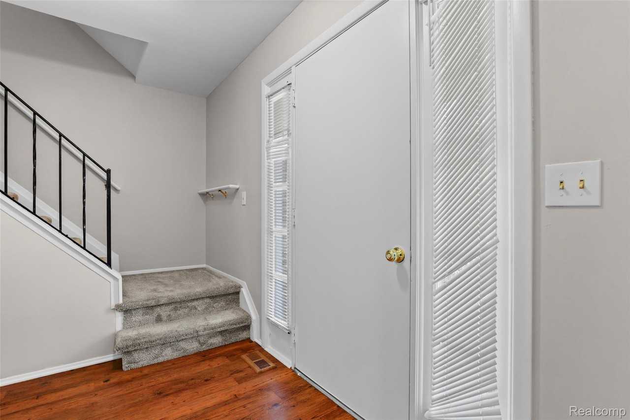 8167 Sandpiper St - Photo 4 of 44