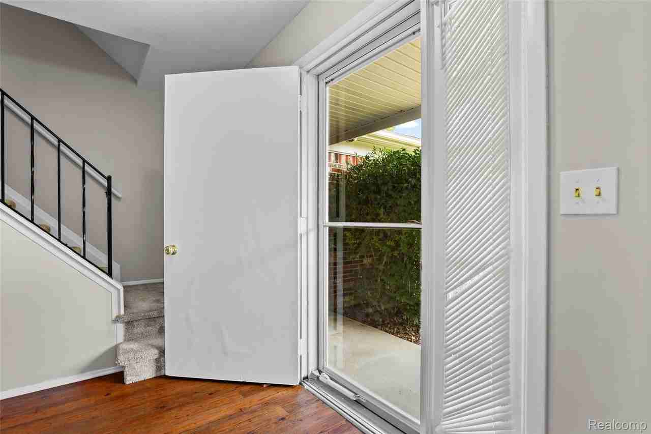 8167 Sandpiper St - Photo 5 of 44