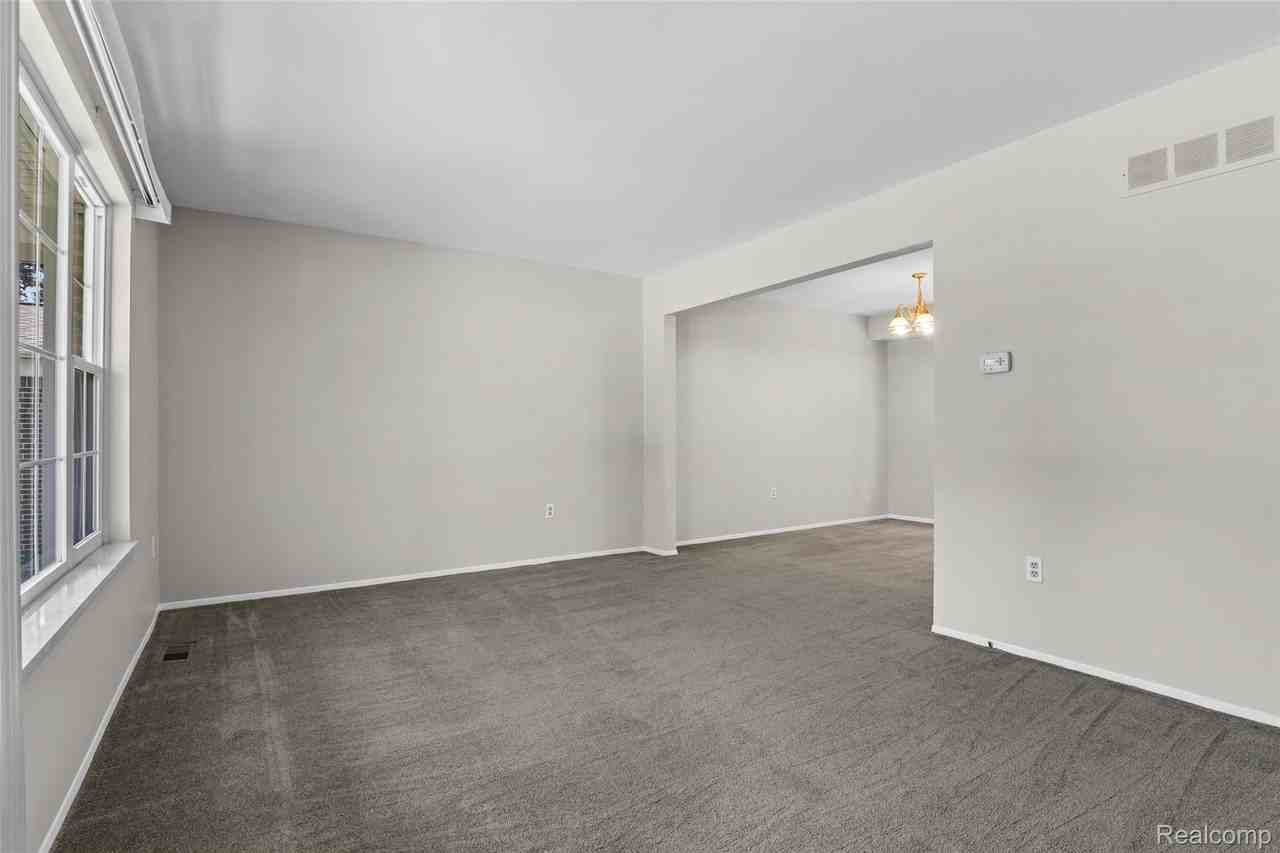 8167 Sandpiper St - Photo 6 of 44