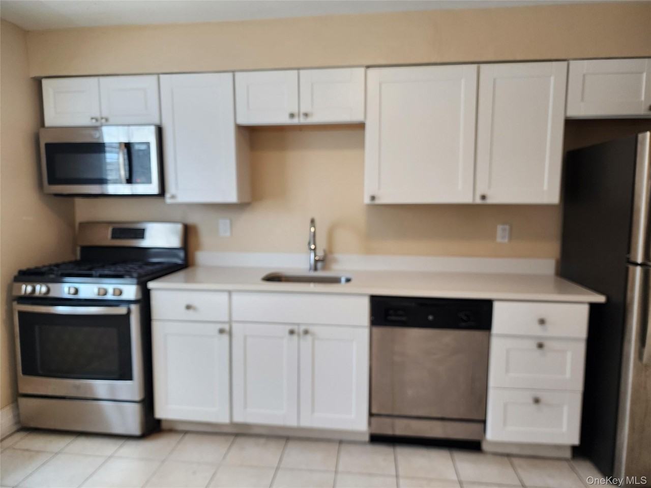 12 Roosevelt Dr - Photo 3 of 31