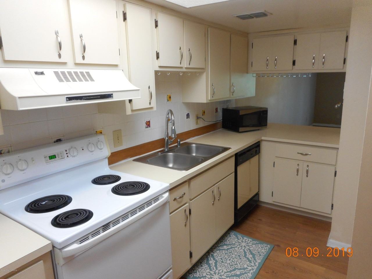 1010 Pinetree Dr #204 - Photo 4 of 18