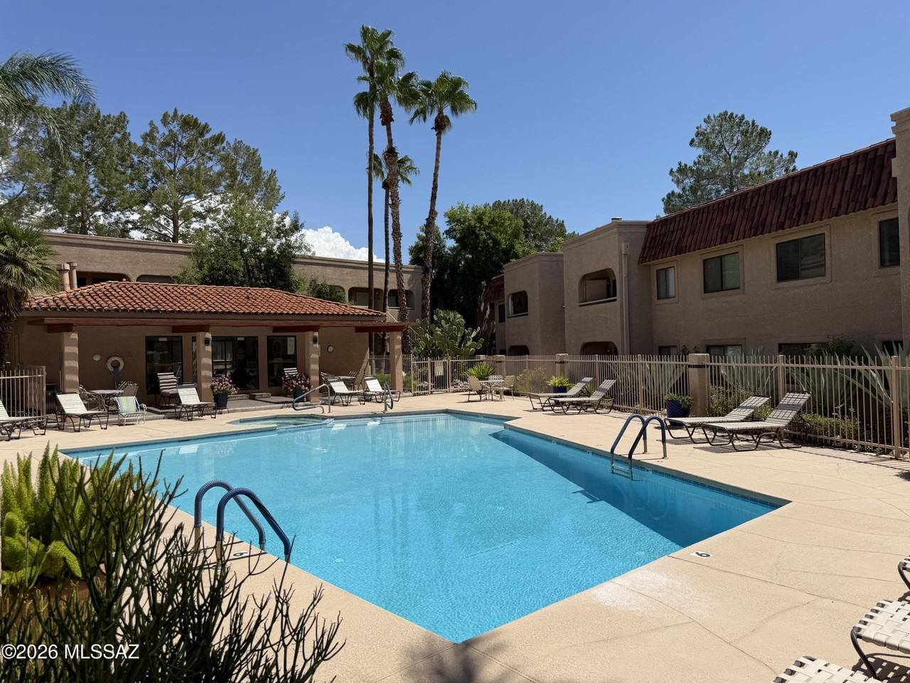 5750 N Camino Esplendora #204