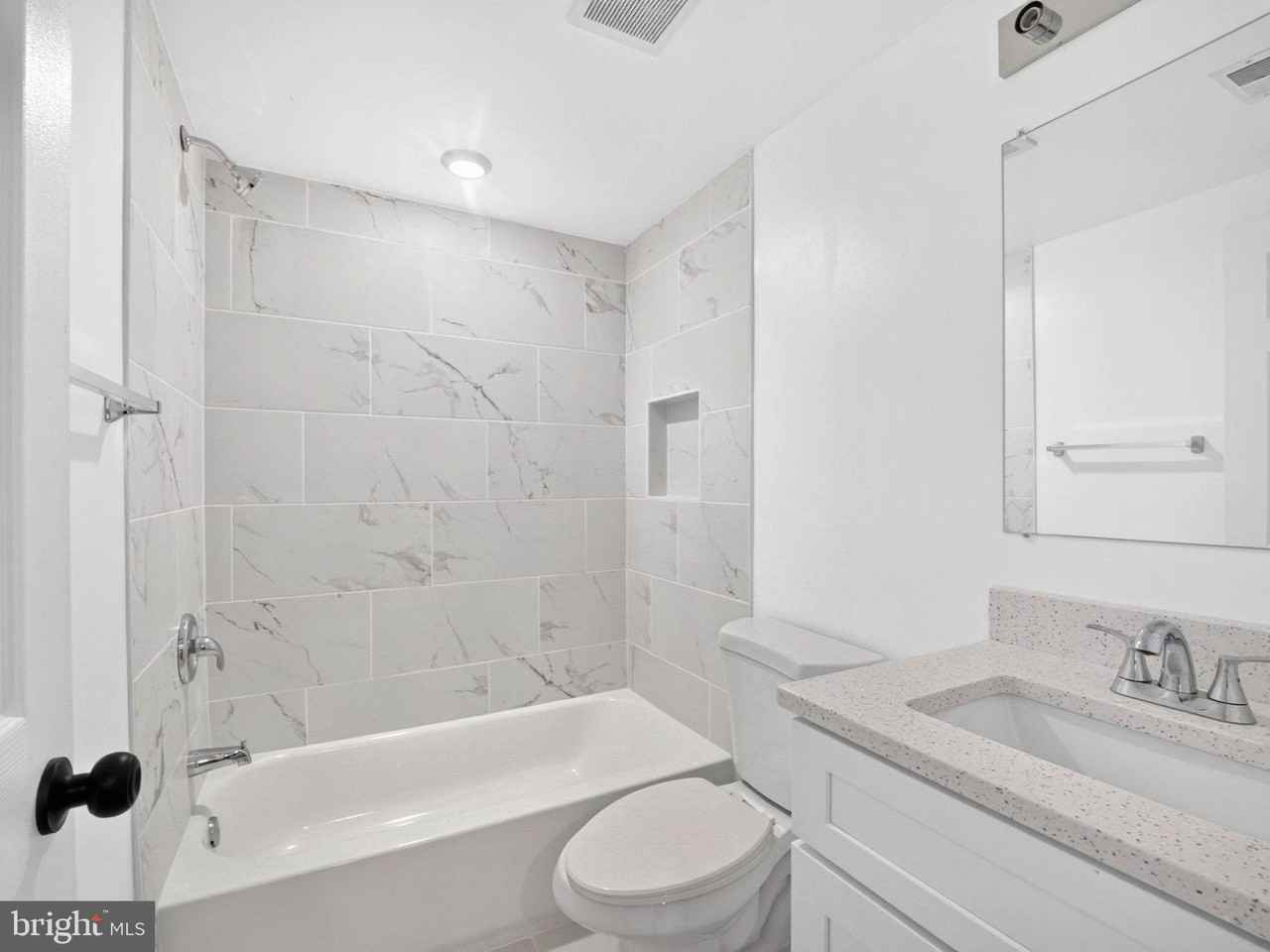 1823 E Capitol St Se - Photo 7 of 7