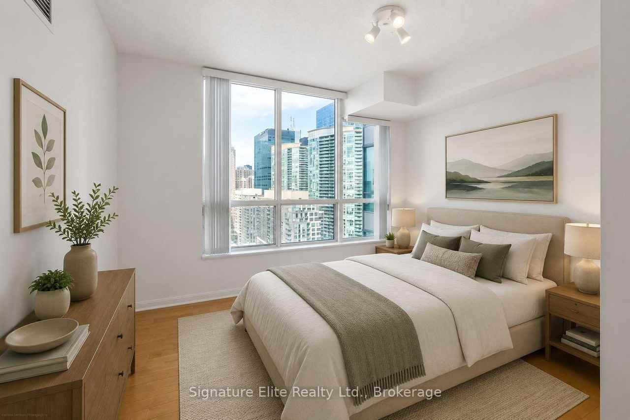 228 Queens Quay W - Photo 4 of 17