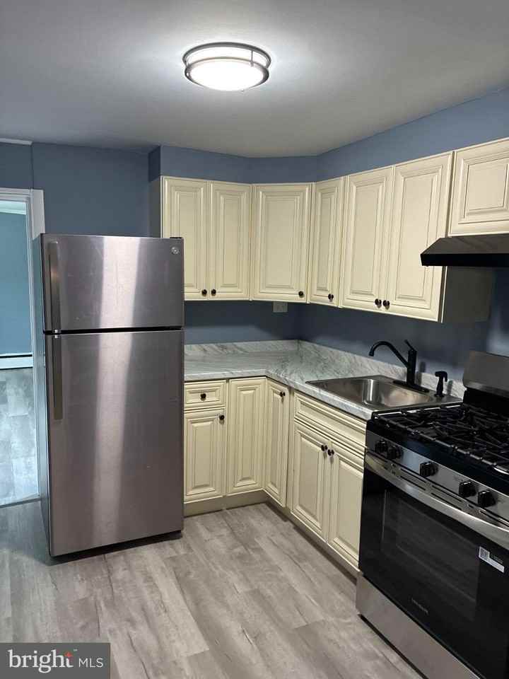 332 W 3rd St #1 - Photo 2 of 10