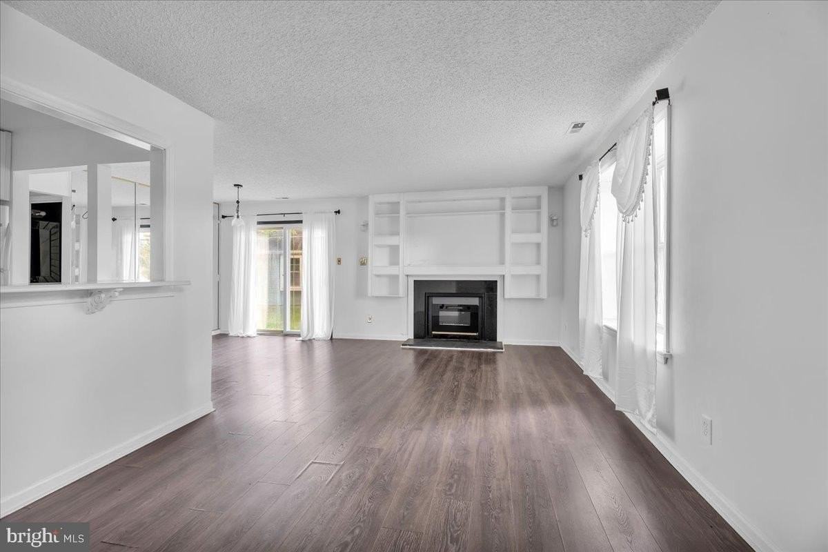 10 Franklin Pl - Photo 3 of 24