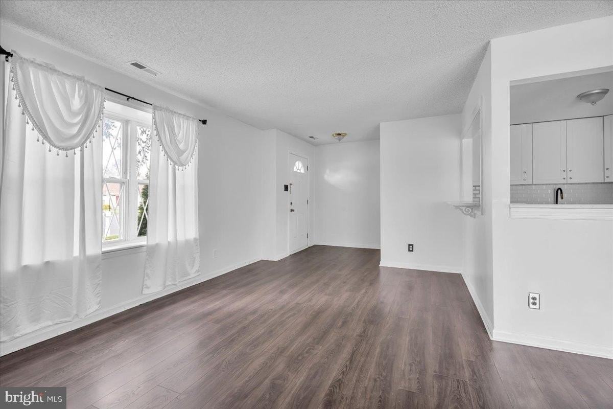 10 Franklin Pl - Photo 4 of 24