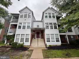 featured image of 7 Kenwood Dr