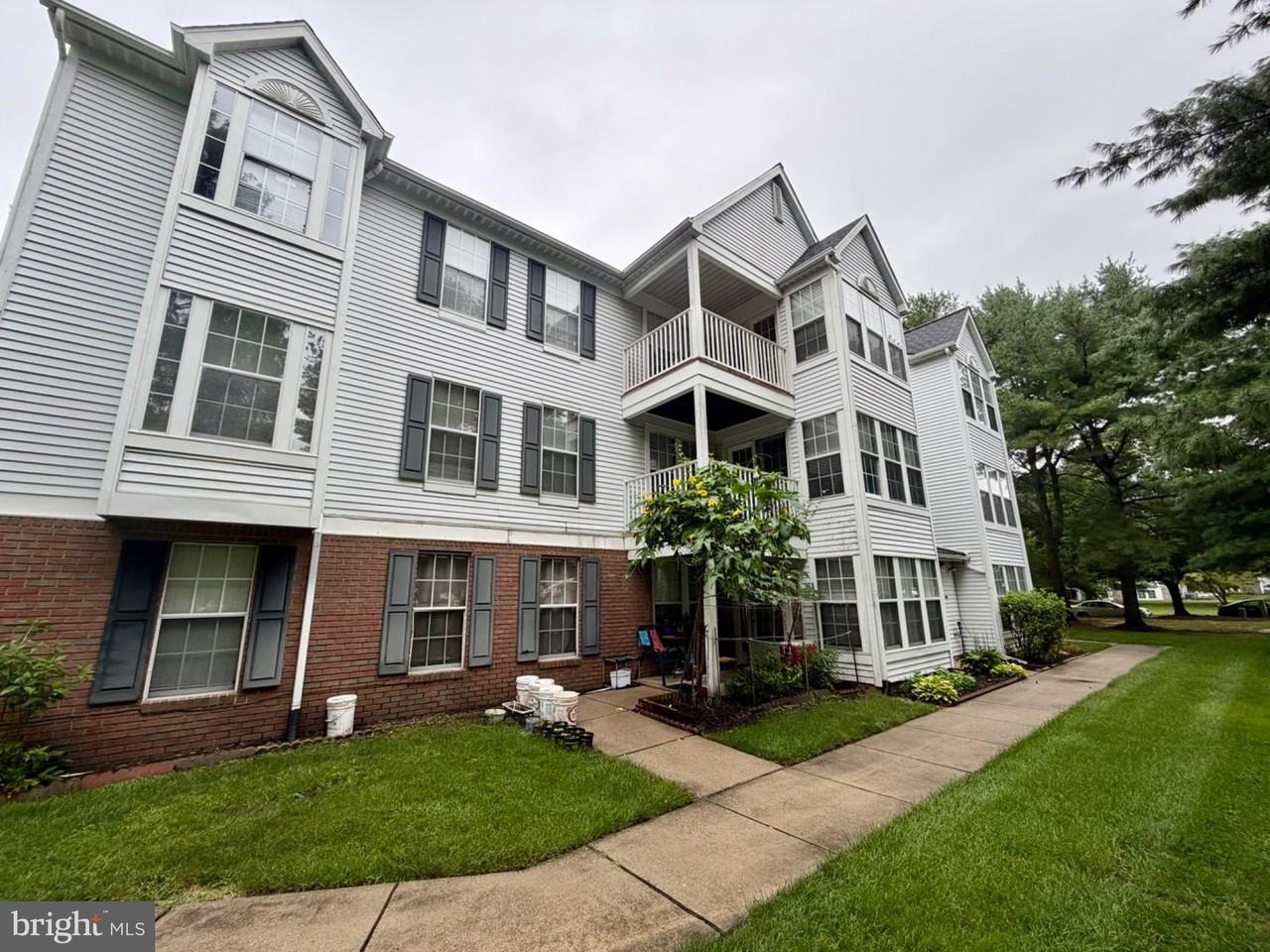 7 Kenwood Dr - Photo 2 of 16
