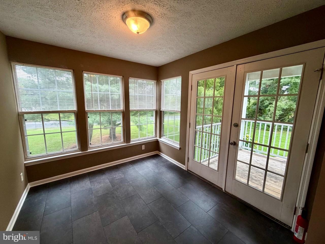 7 Kenwood Dr - Photo 6 of 16