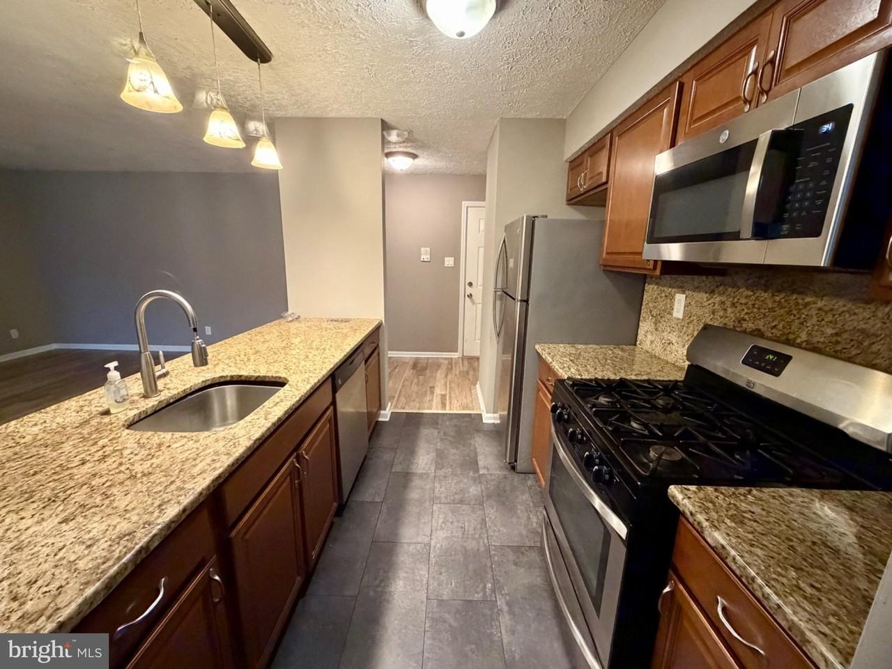 7 Kenwood Dr - Photo 7 of 16