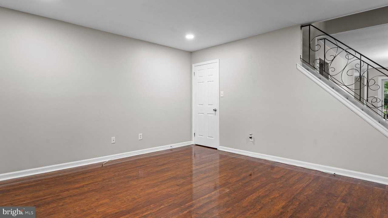 5431 Yarmouth Rd - Photo 3 of 32