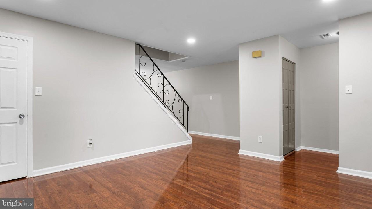 5431 Yarmouth Rd - Photo 4 of 32