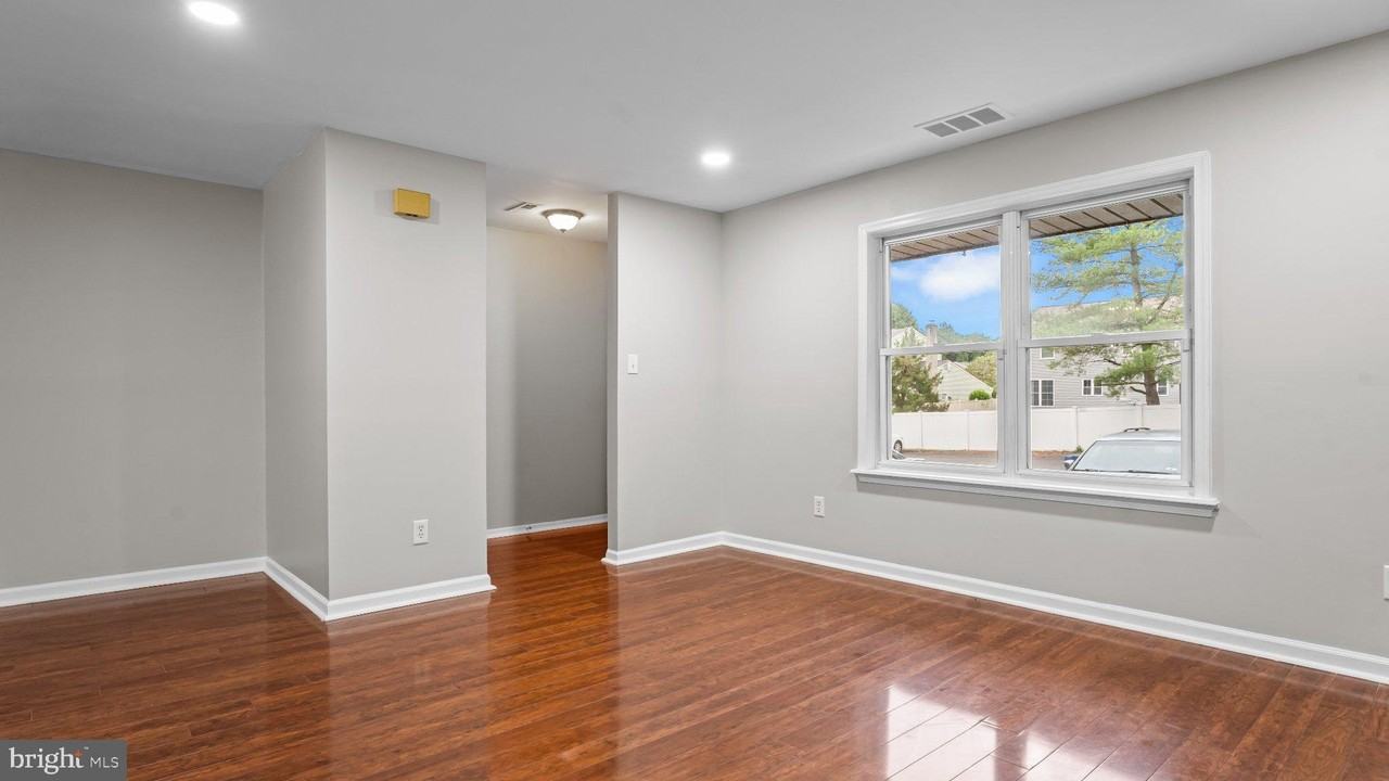 5431 Yarmouth Rd - Photo 5 of 32