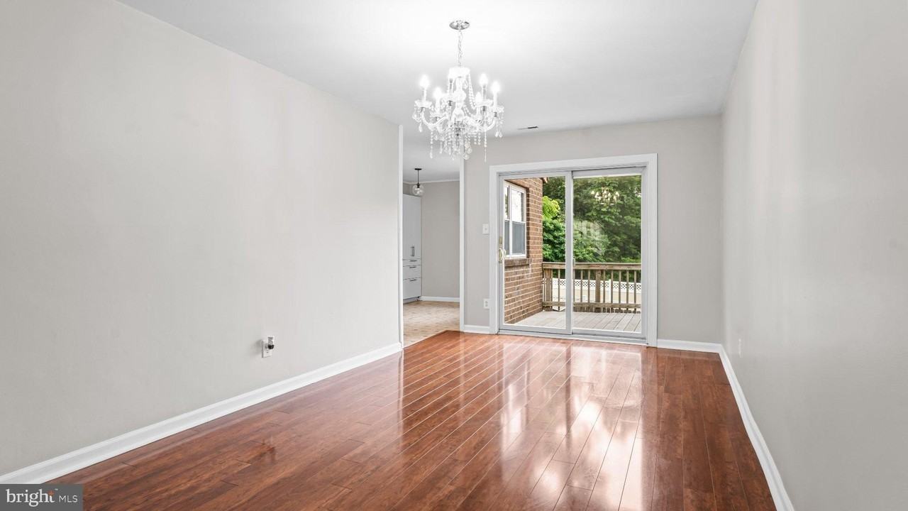 5431 Yarmouth Rd - Photo 6 of 32