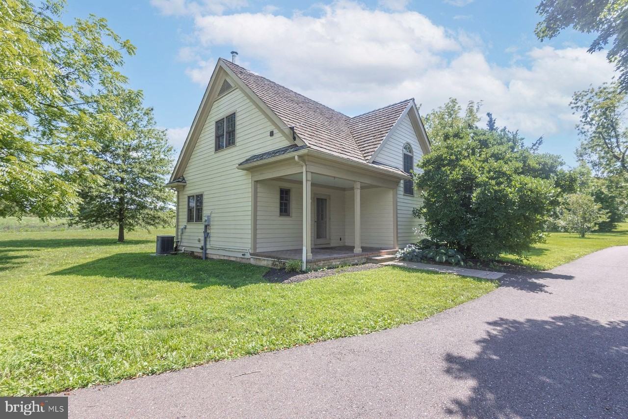 6064 SAWMILL Road - Photo 3 of 28
