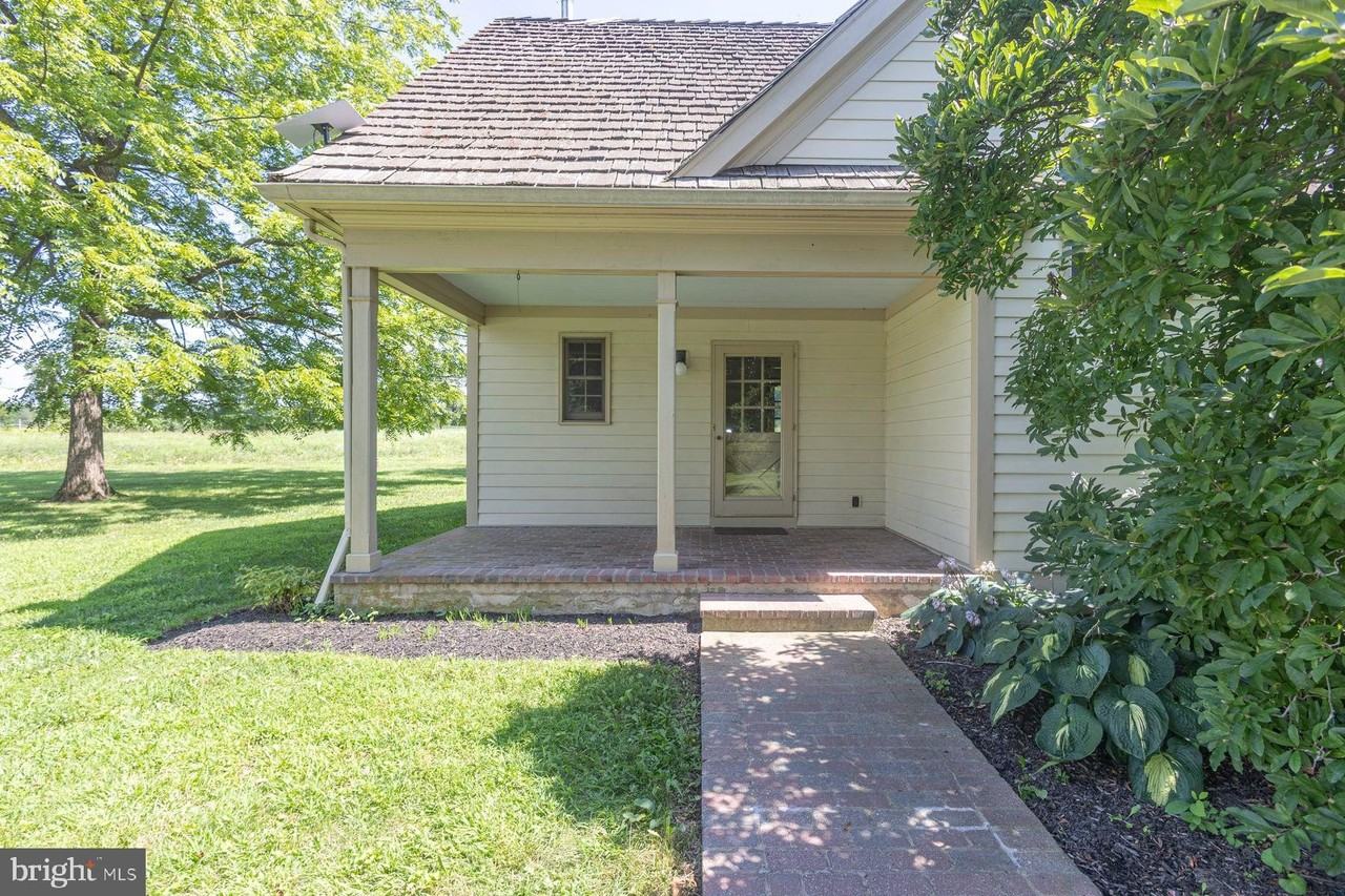 6064 SAWMILL Road - Photo 4 of 28