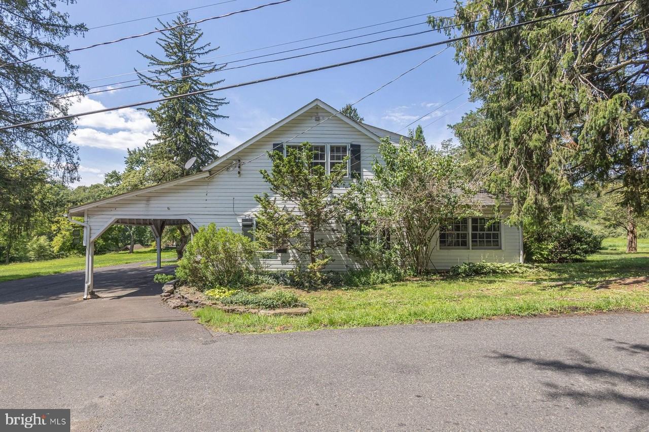 6065 SAWMILL Road - Photo 3 of 24