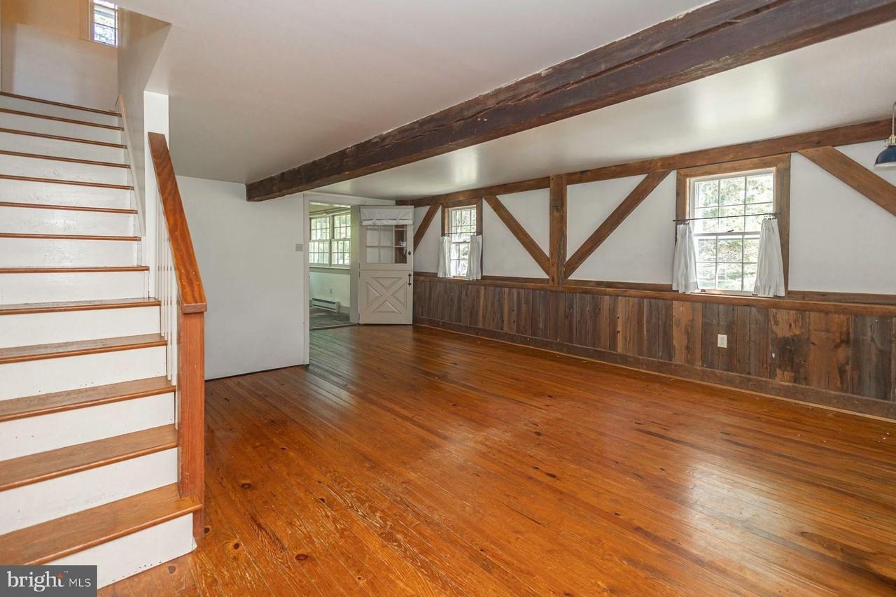 6065 SAWMILL Road - Photo 5 of 24