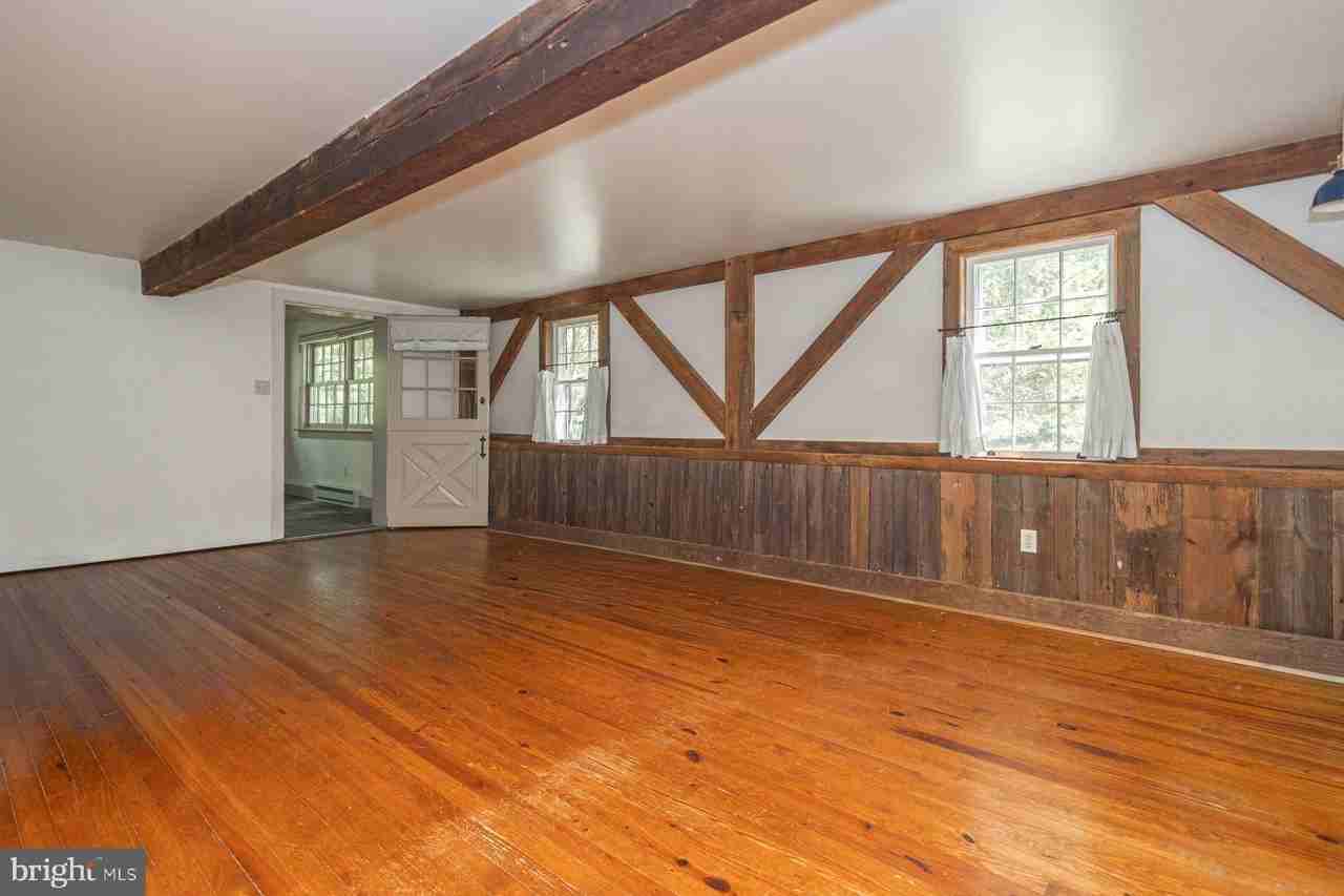 6065 SAWMILL Road - Photo 6 of 24