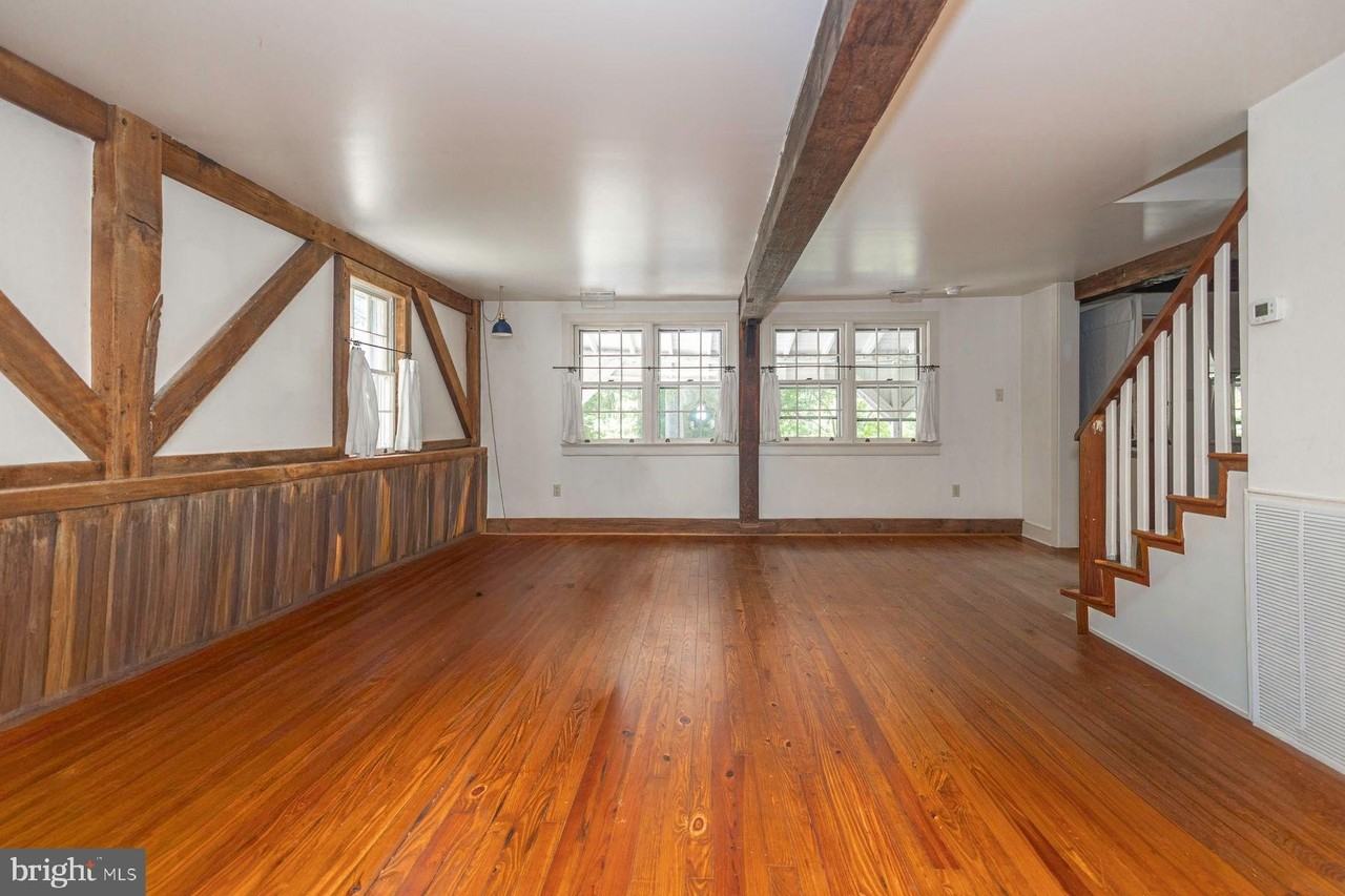6065 SAWMILL Road - Photo 7 of 24