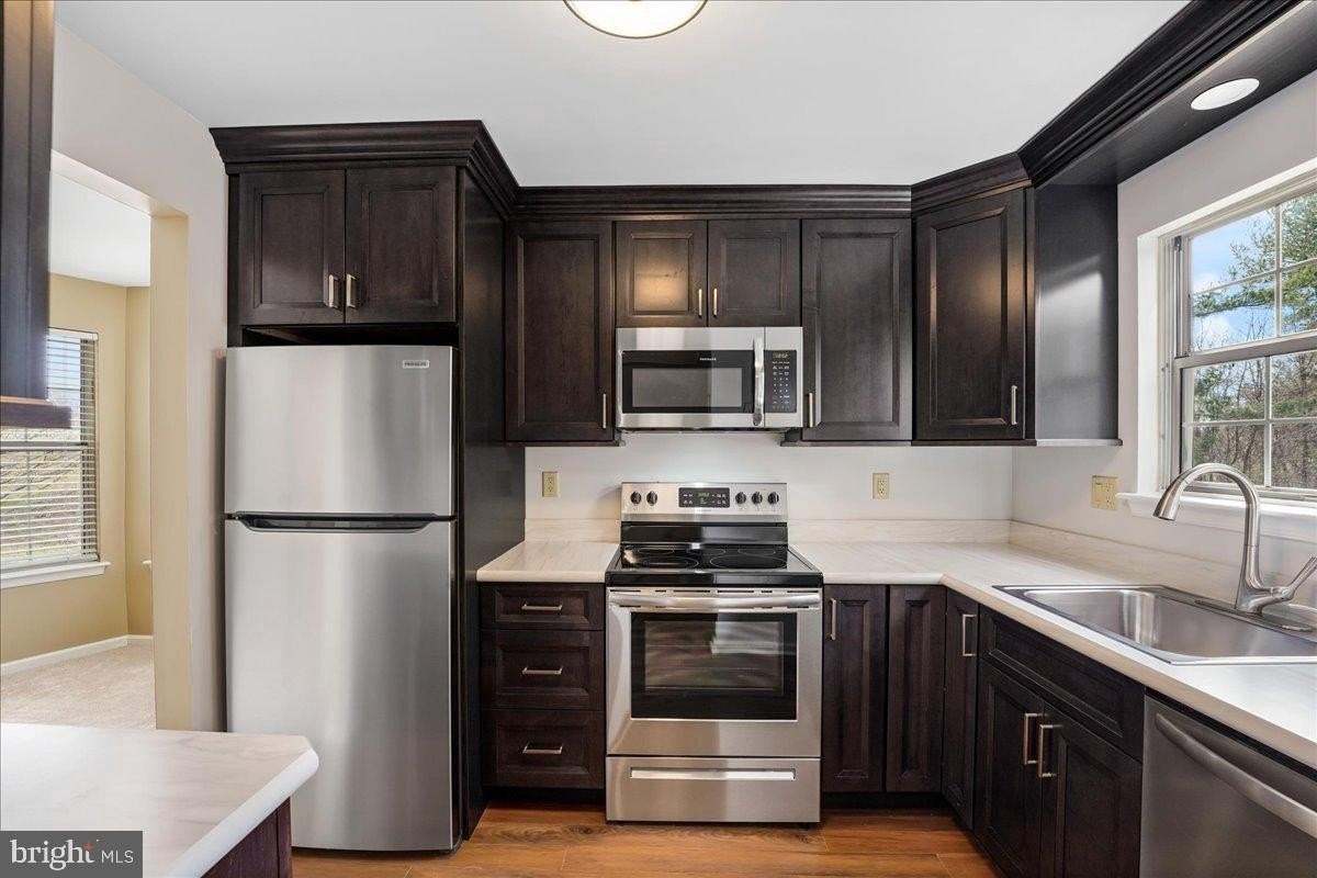 722 Bradford Ter - Photo 6 of 23