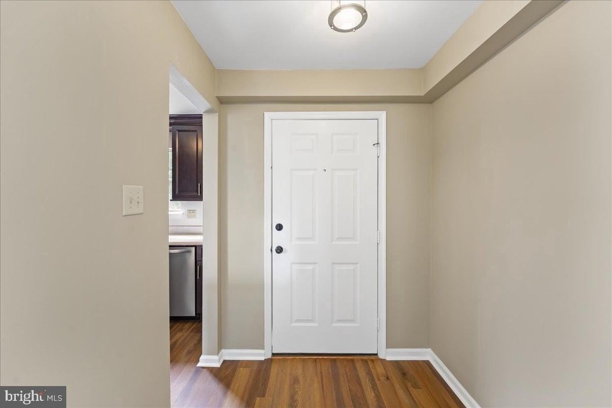 722 Bradford Ter - Photo 7 of 23
