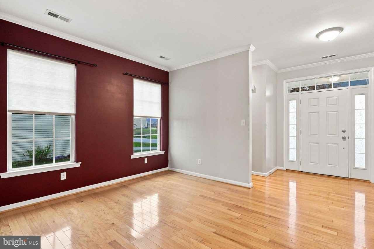 3652 Rolling Hills Dr - Photo 5 of 38