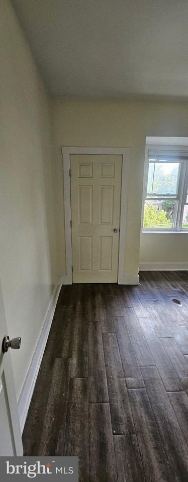 3328 N 17th St #D - Photo 4 of 10