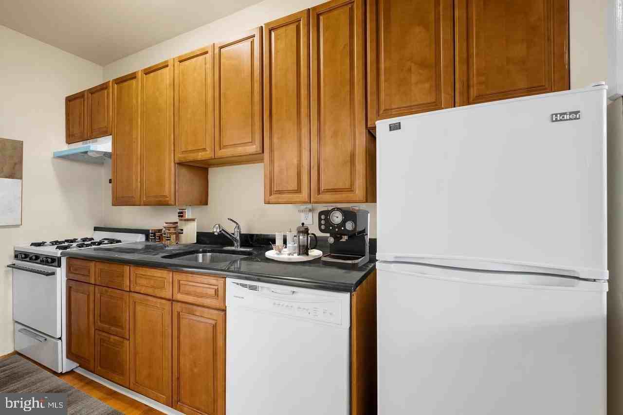 234 Bainbridge St #1F - Photo 2 of 6