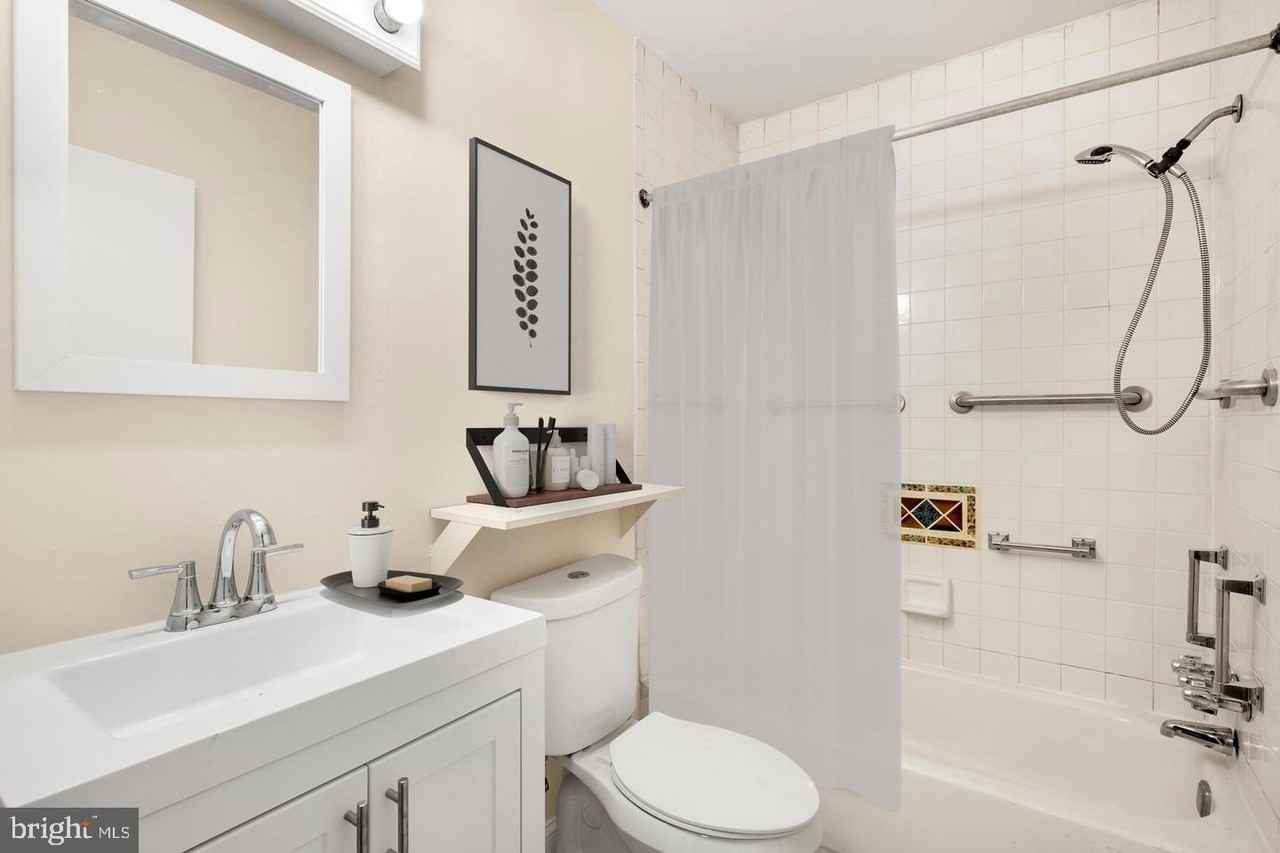 234 Bainbridge St #1F - Photo 4 of 6