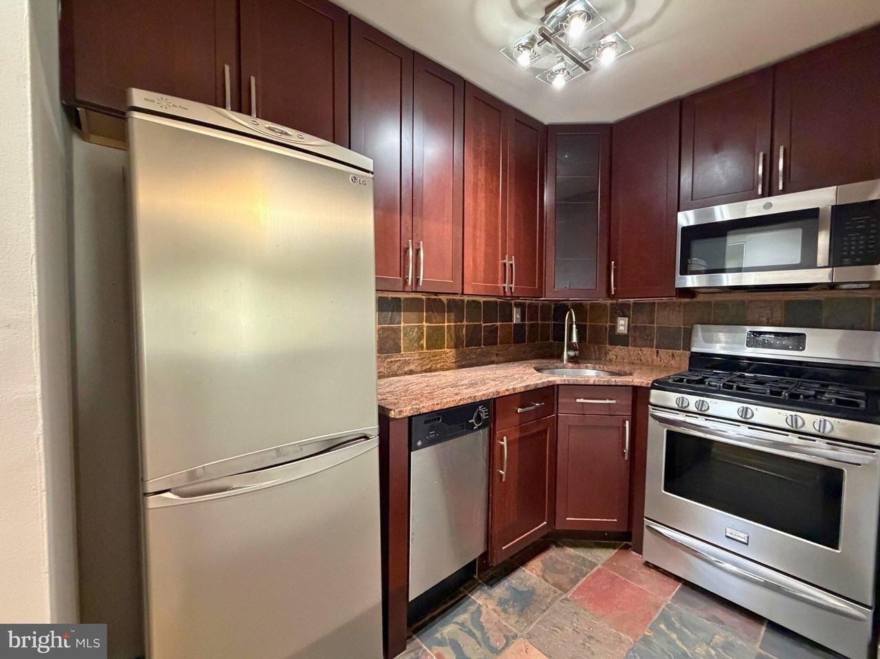 6001 Arlington Blvd #207 - Photo 2 of 19