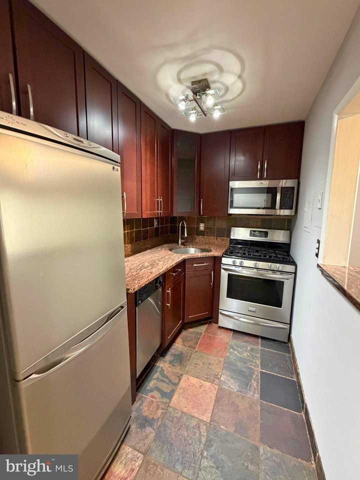 6001 Arlington Blvd #207 - Photo 3 of 19