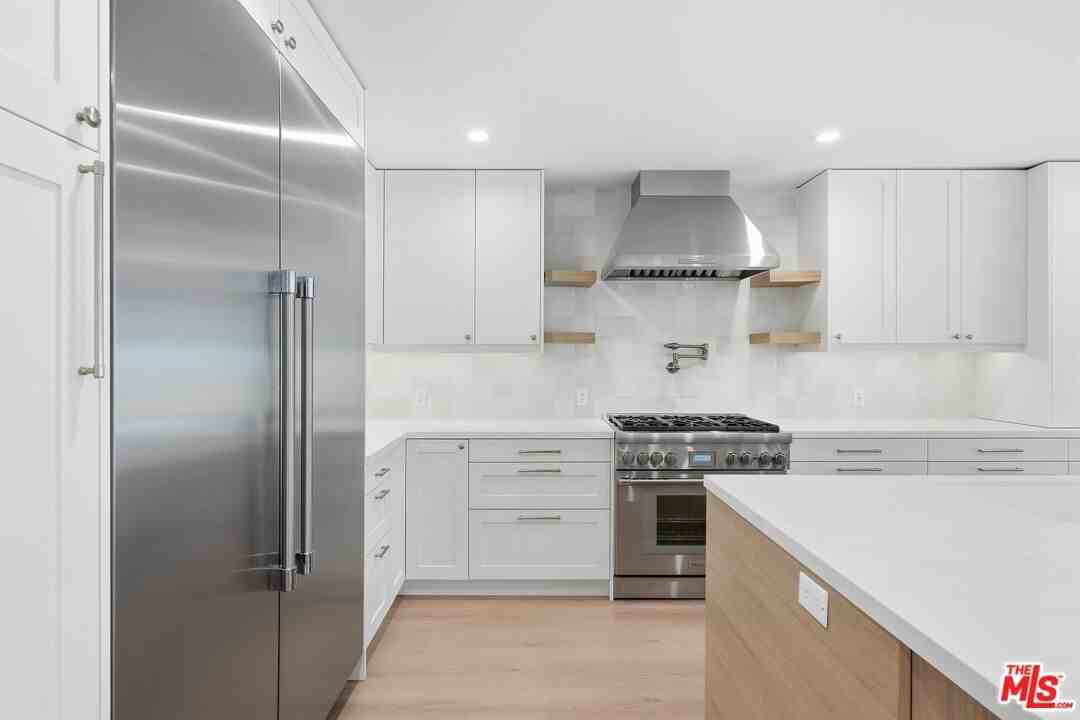 23906 Mobile St - Photo 6 of 8