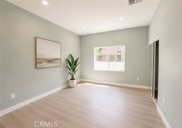 16659 Nordhoff St - Photo 3 of 8