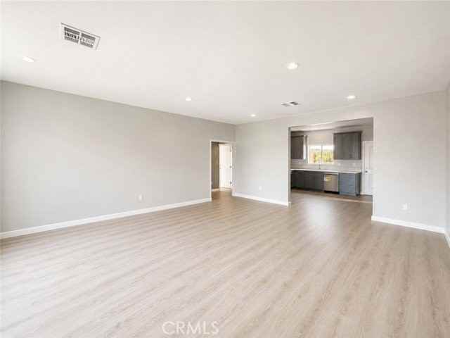 16659 Nordhoff St - Photo 4 of 8