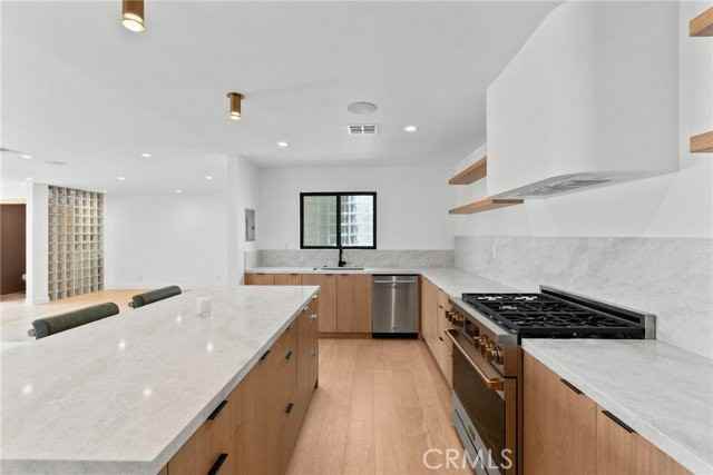 13636 Riverside Dr - Photo 3 of 8