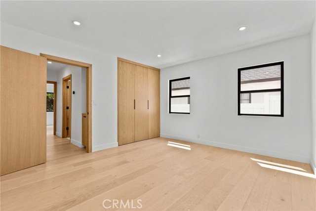13636 Riverside Dr - Photo 4 of 8