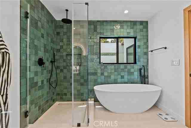 13636 Riverside Dr - Photo 6 of 8