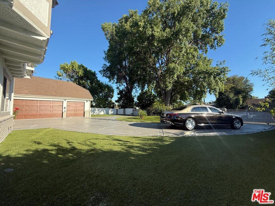 17153 Rayen St - Photo 3 of 8