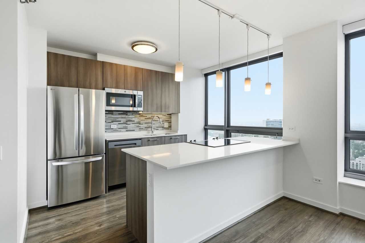 360 W Hubbard St