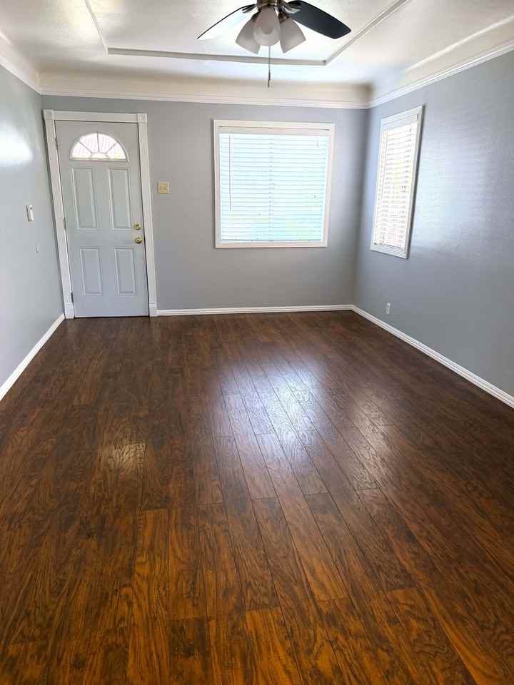 3930 E 14th St #1 - Photo 4 of 19