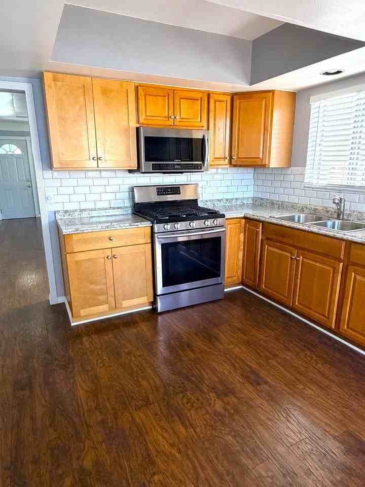 3930 E 14th St #1 - Photo 7 of 19