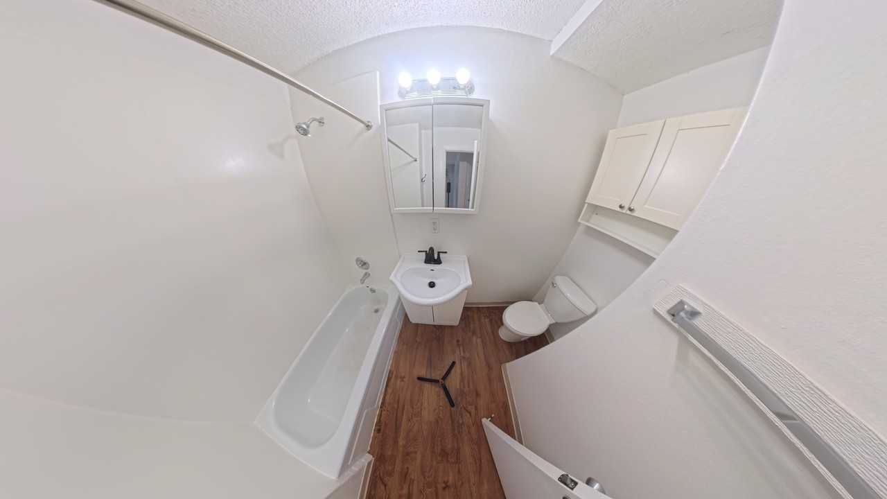 310 NW Chapel Dr - Photo 2 of 9