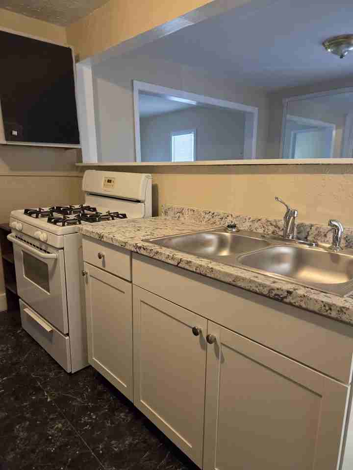 310 S 31st St #2 - Photo 4 of 18