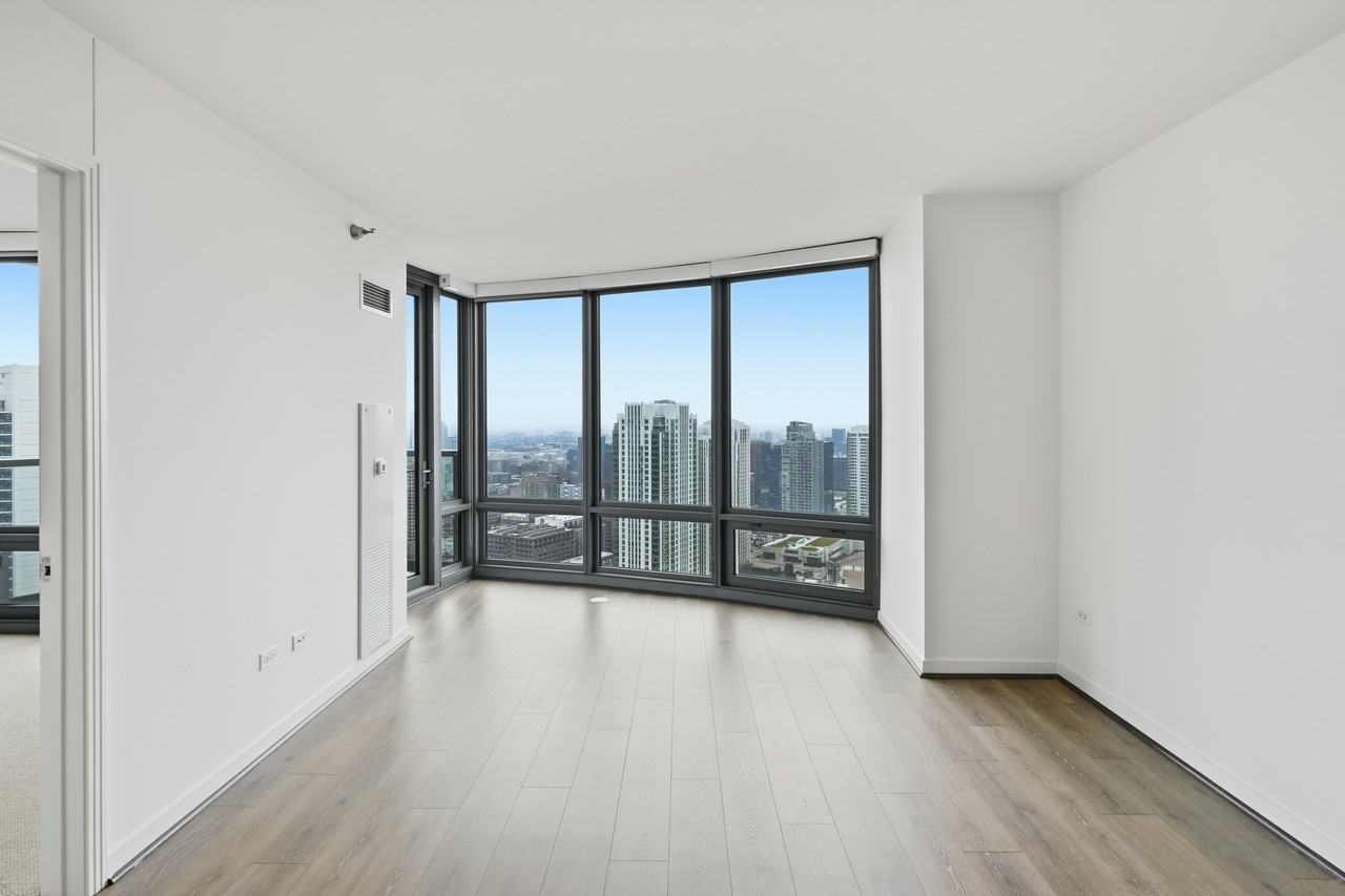 360 W Hubbard St #1-1