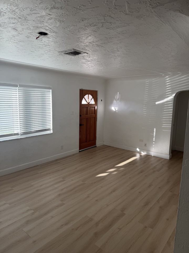 923 Ivanhoe Way S #1 - Photo 7 of 16