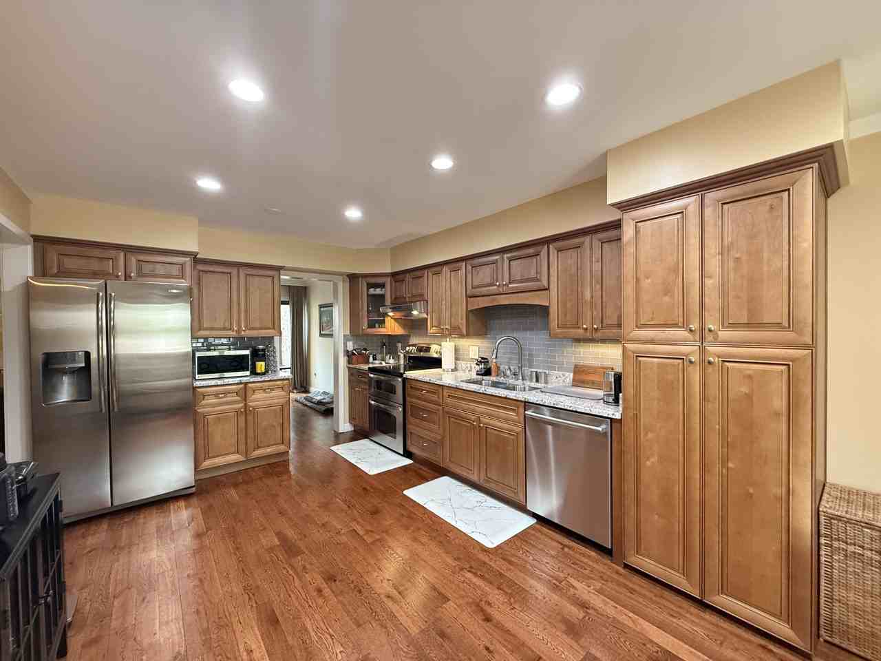 772 Greenhills Dr #1 - Photo 4 of 44