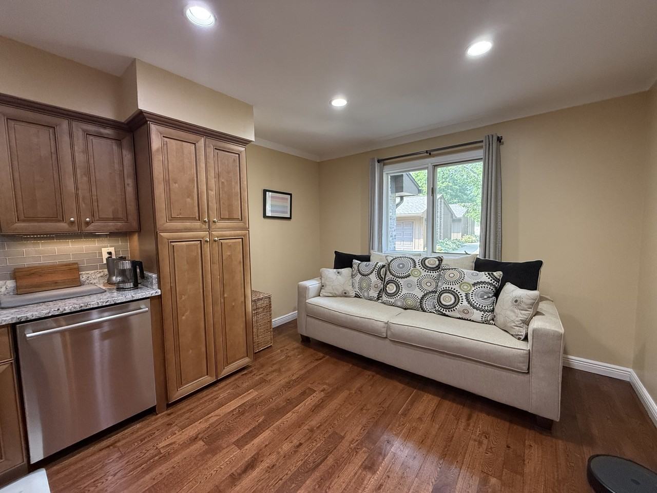 772 Greenhills Dr #1 - Photo 7 of 44